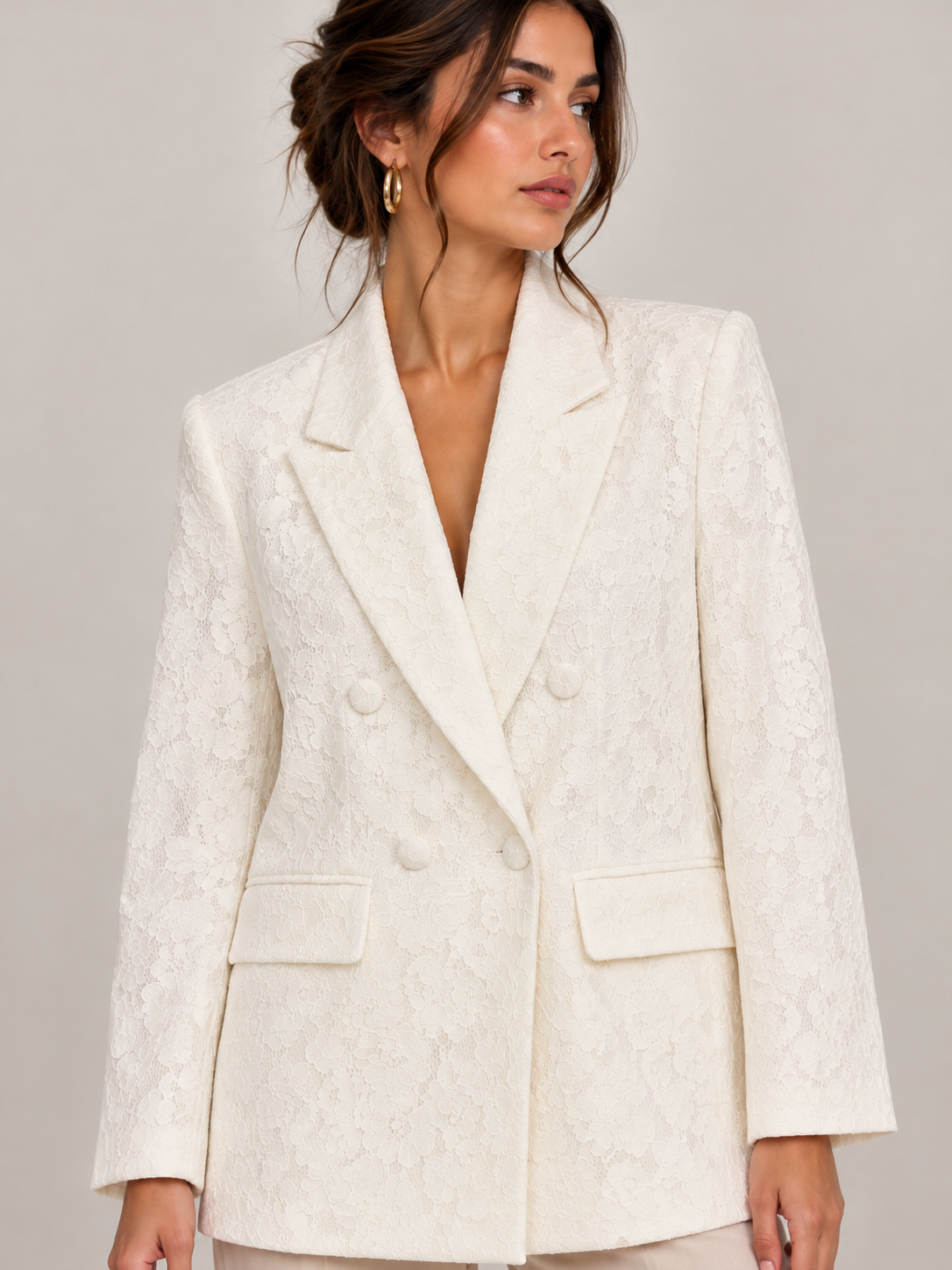 Retrato editorial con blazer de encaje iv ivory