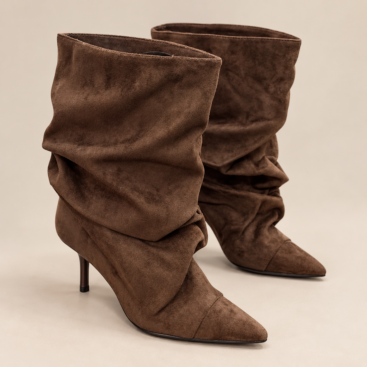 Botas de ante marrón con tacón fino